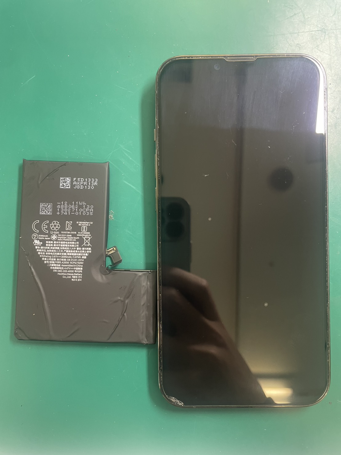 バッテリーがすぐに切れてしまう・・・iPhone13 Pro バッテリー交換【三鷹店】