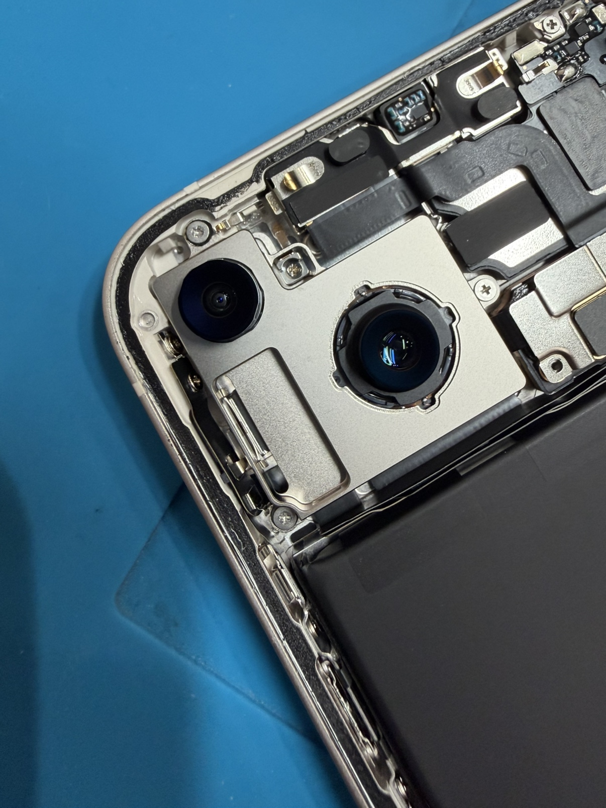 iPhone14のカメラ修理なら【スマホ修理工房 池袋P'パルコ本店】にお任せください！