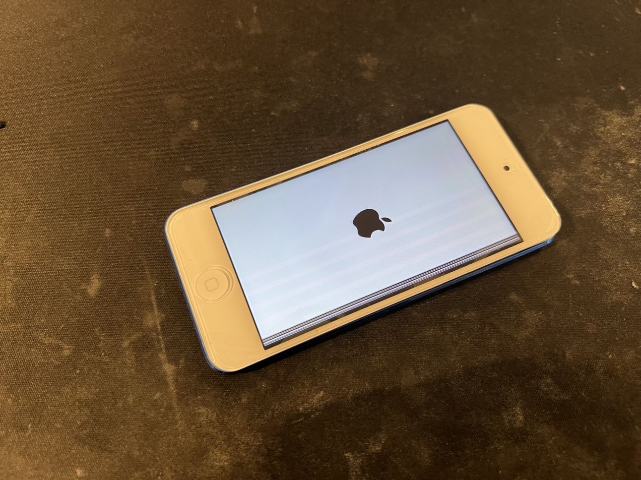 iPodの画面に線が！修理工房関内店で即日修理