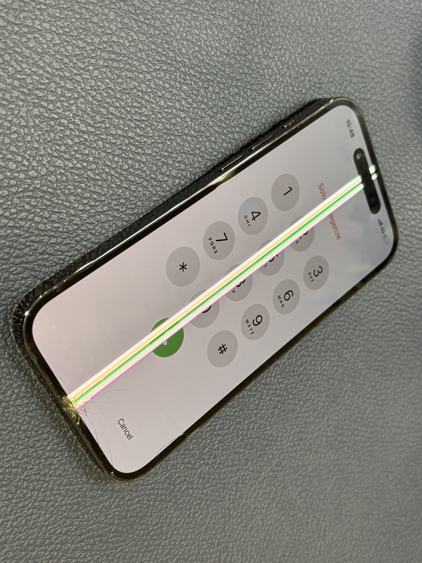 画面に緑色の縦線が入ってしまったiPhone14Proの画面交換修理を承りました！