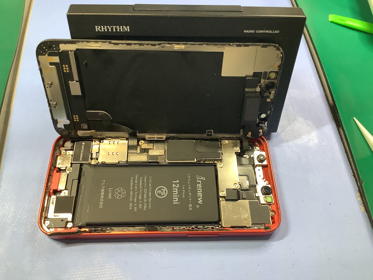 iPhone12miniのバッテリー交換ならデータをそのまま・最短即日修理のスマホ修理工房ラザウォーク甲斐双葉店へ！