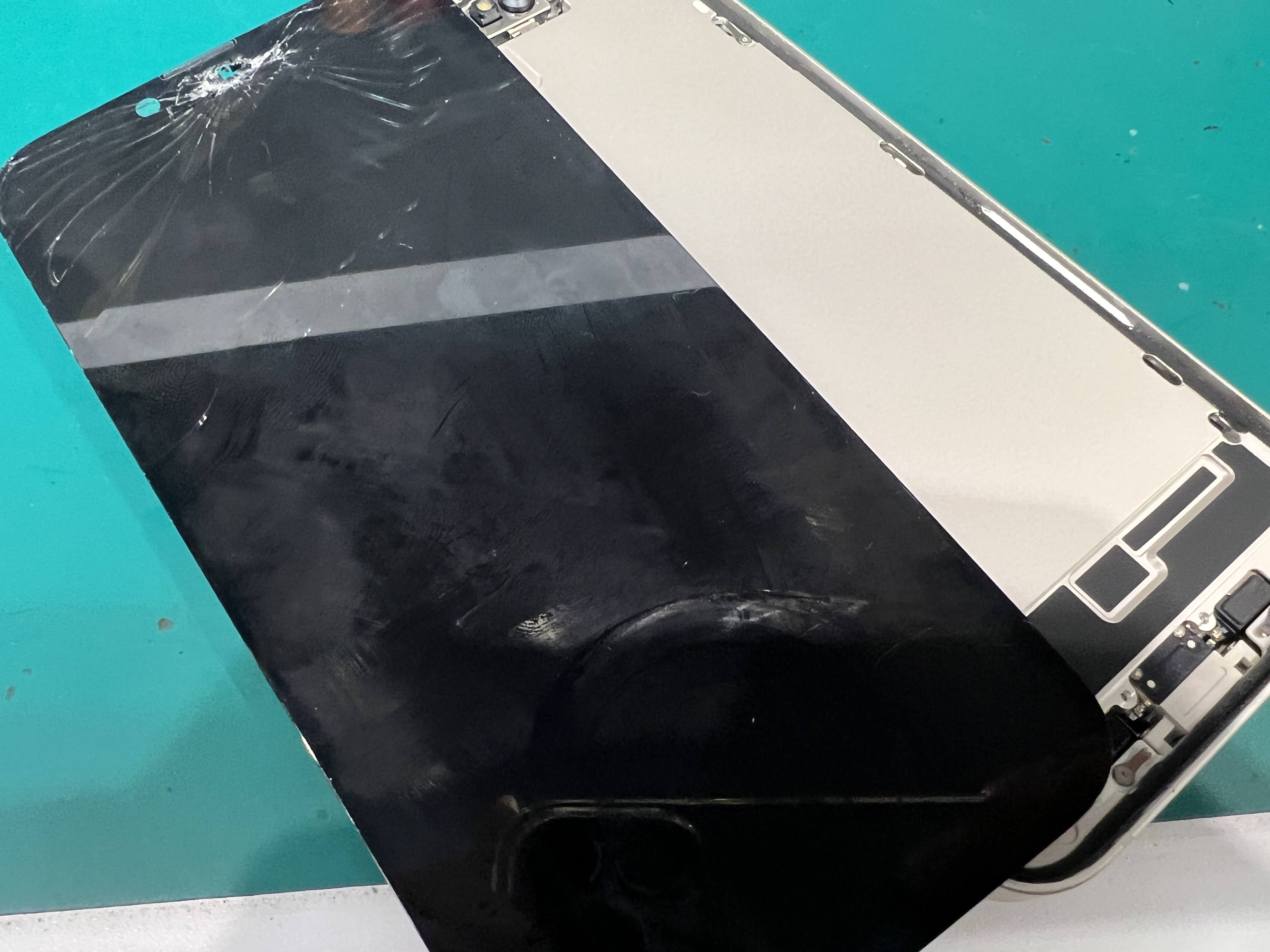 iPhone14 画面表示不良を即日修理｜落下による液晶異常を画面交換で改善