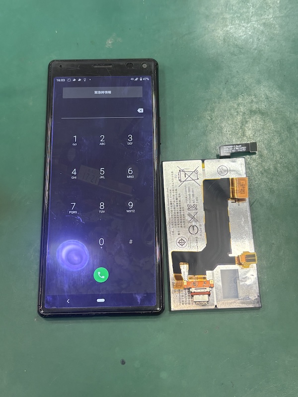 Xperia8　バッテリーの減りも早いし、充電器刺しても充電できない！？