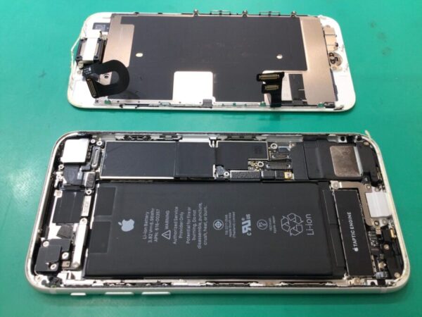 iphoneSE2のバッテリー交換ならデータそのまま修理可能なスマホ修理工房二俣川店へ！