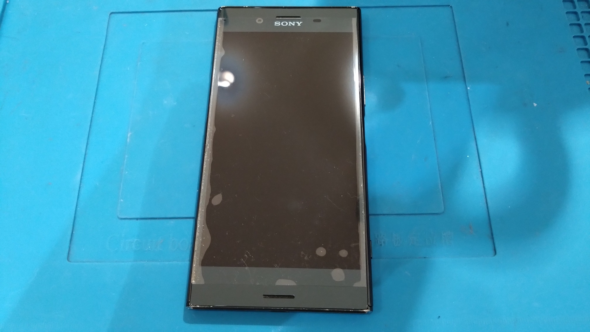 バッテリーが膨張しているXperiaXZpremium（エクスペリア）画面交換修理を承りました！