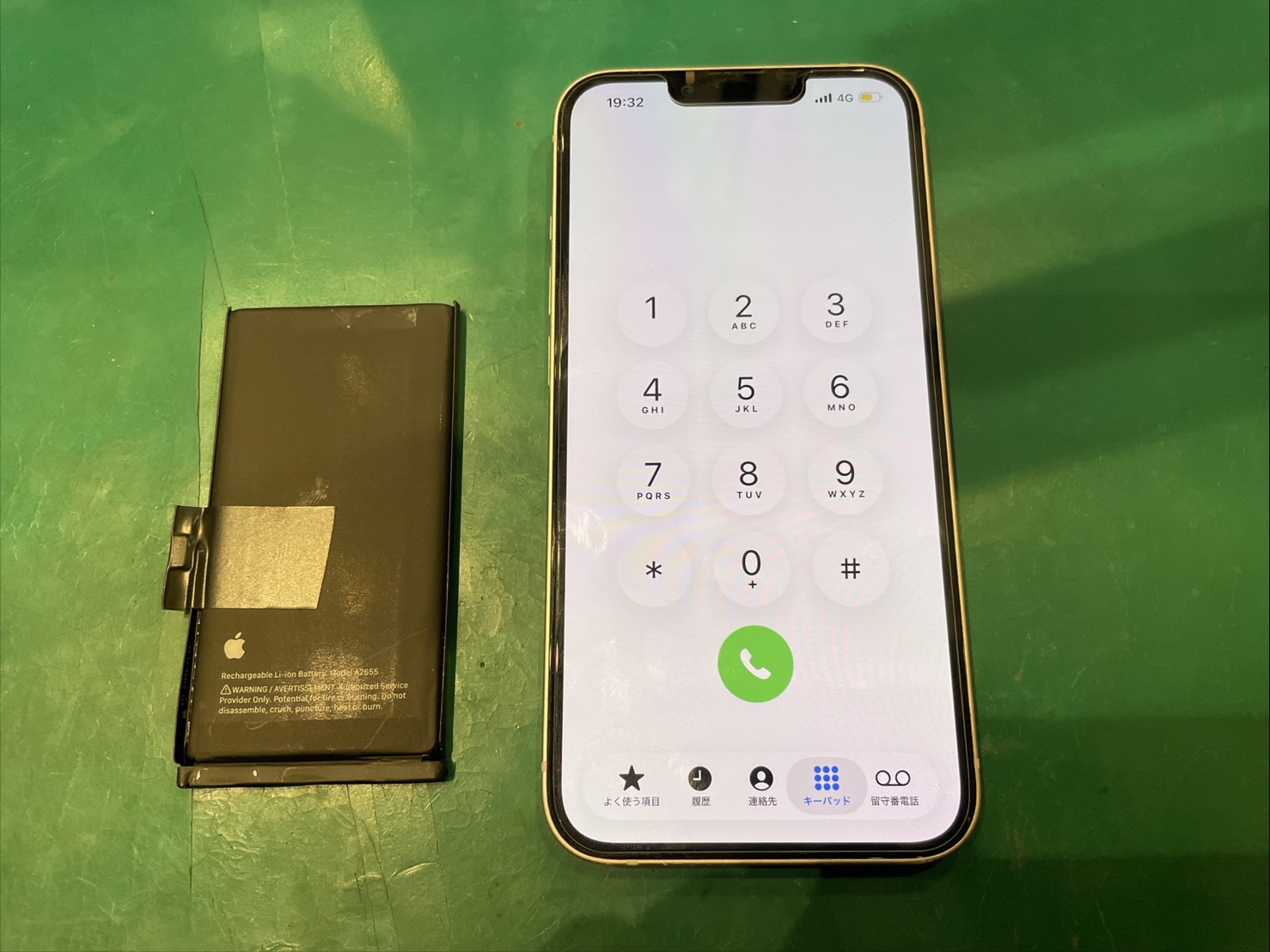 バッテリーが膨張し、画面が浮いている iPhone13バッテリー交換修理　【スマホ修理工房ミーツ国分寺店】