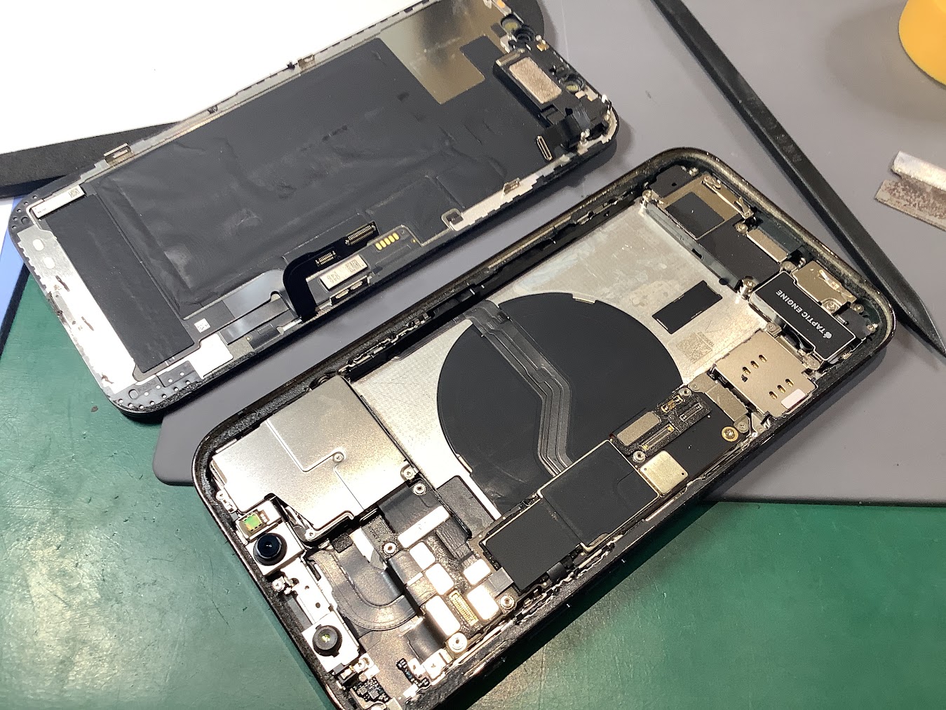 iPhone8のバッテリー交換ならデータをそのまま・最短即日修理のスマホ修理工房ラザウォーク甲斐双葉店へ