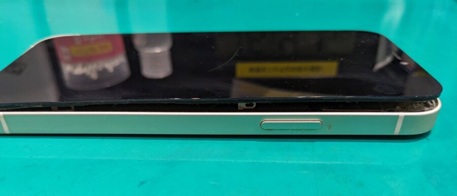 【スマホ修理工房新百合丘オーパ店】iPhone12　バッテリー膨張