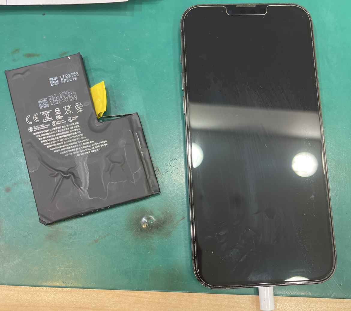 iPhone14のバッテリー交換修理ならスマホ修理工房テラスモール湘南店へ！！