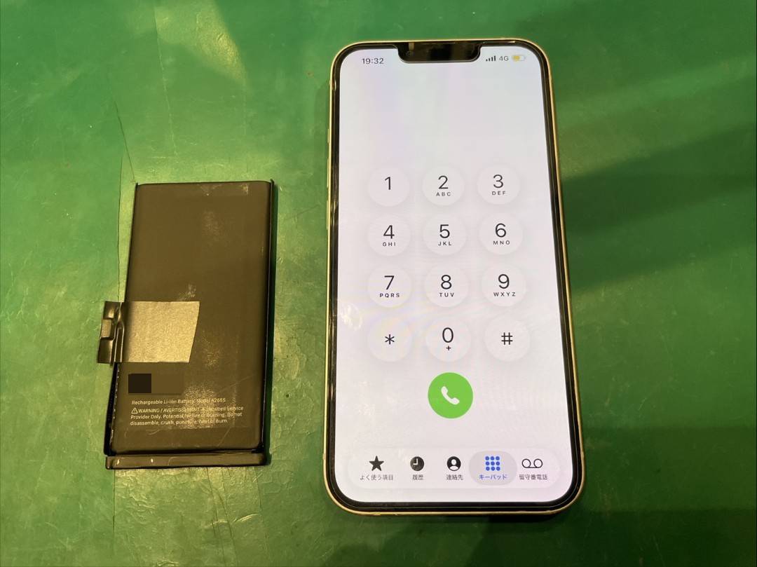 バッテリーが膨張し、画面が浮いている iPhone13バッテリー交換修理　【スマホ修理工房ミーツ国分寺店】