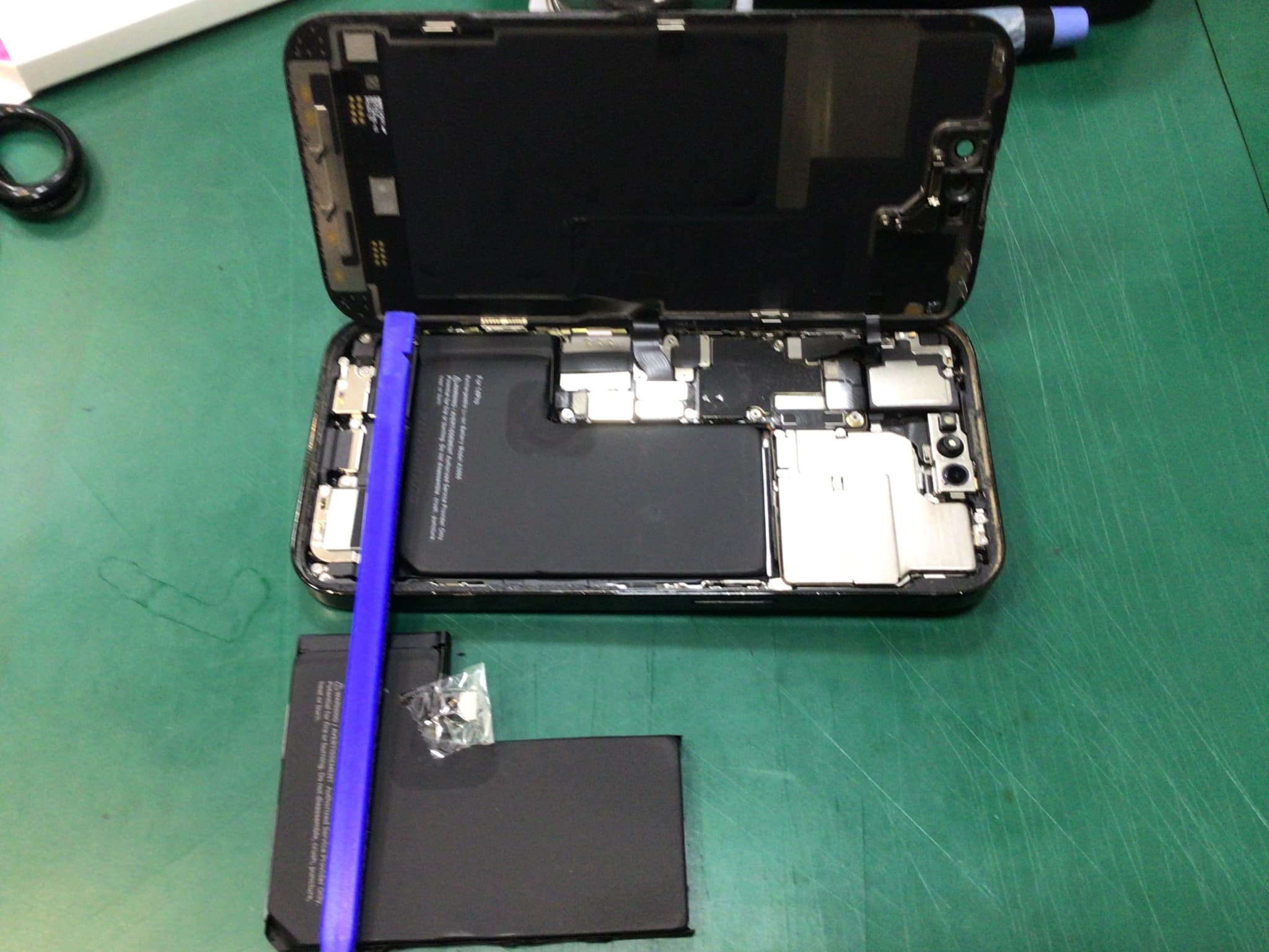 ふじみ野市、川越市、所沢市でiPhone14Proのバッテリー交換ならスマホ修理工房イオン大井店にお任せください！