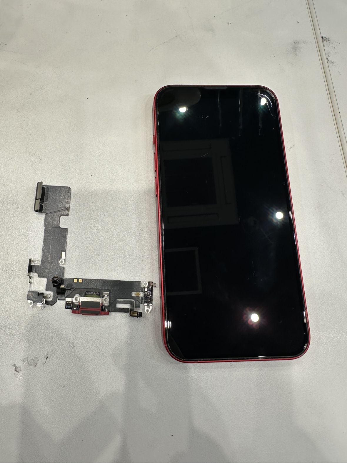 iPhone 13（アイフォン）充電コネクタ交換はスマホ修理工房イオンモール福岡店で即日修理可能です！