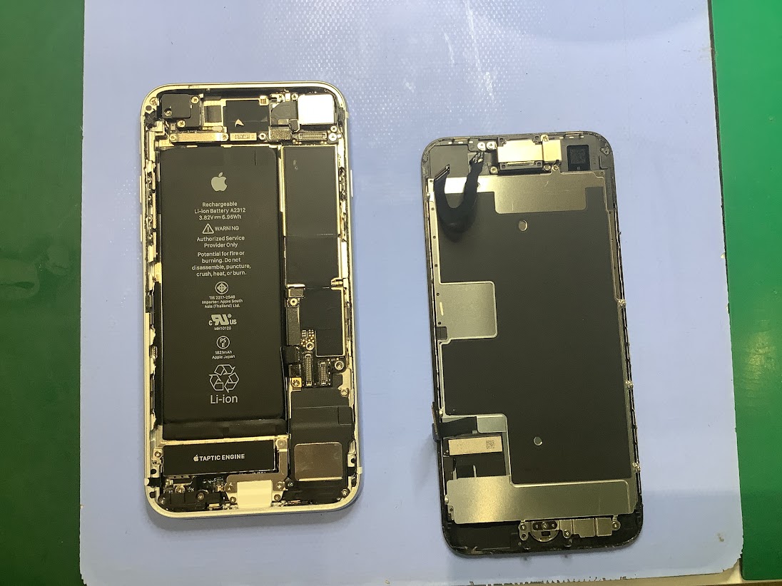 iPhone8の画面交換ならデータをそのまま・最短即日修理のスマホ修理工房ラザウォーク甲斐双葉店へ