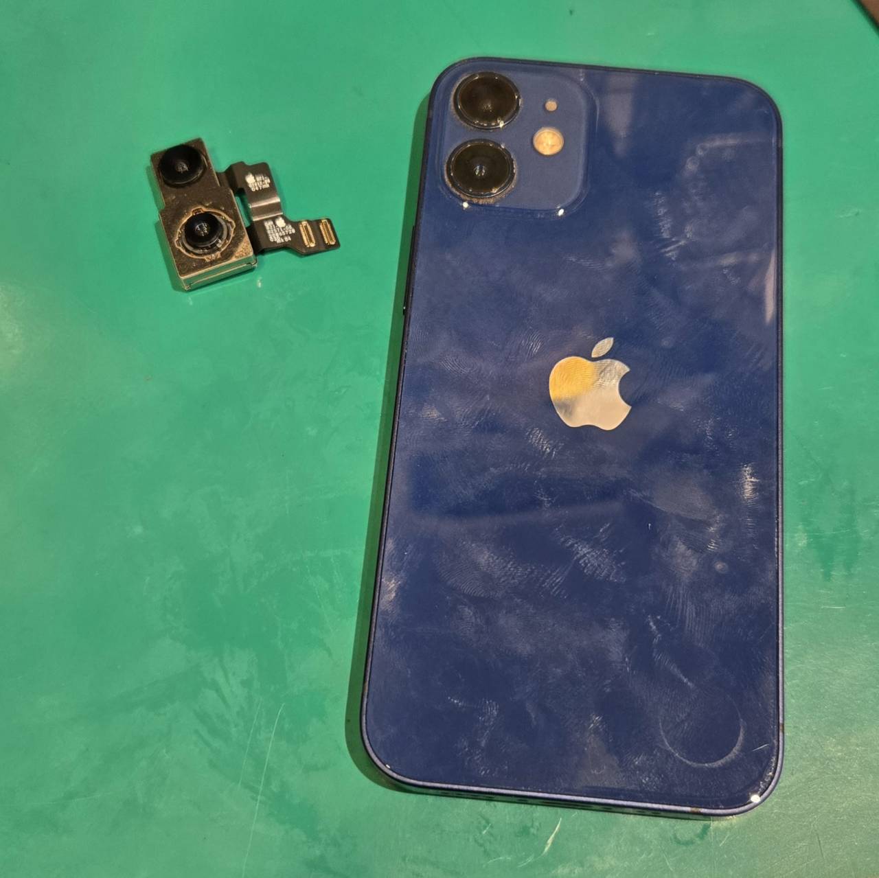 iPhone12miniのカメラから異音… ⁉ アウトカメラ交換で改善！📷【スマホ修理工房 京王アートマン府中店】