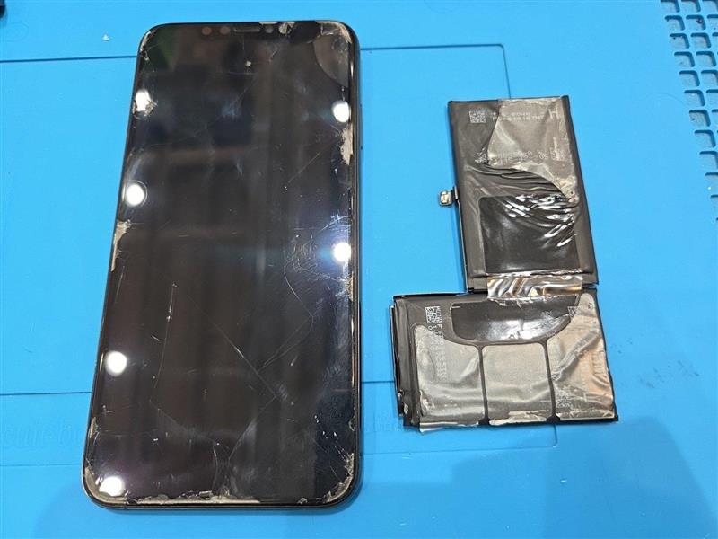 iPhoneXS Maxのバッテリー交換なら【スマホ修理工房池袋P'パルコ店】にお任せください！