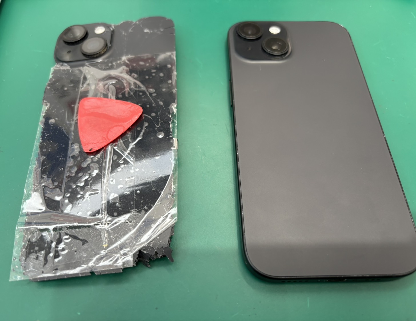 iPhone 15(アイフォン 15)バッテリー膨張による背面パネル＆バッテリー交換【登戸・向ケ丘遊園店】