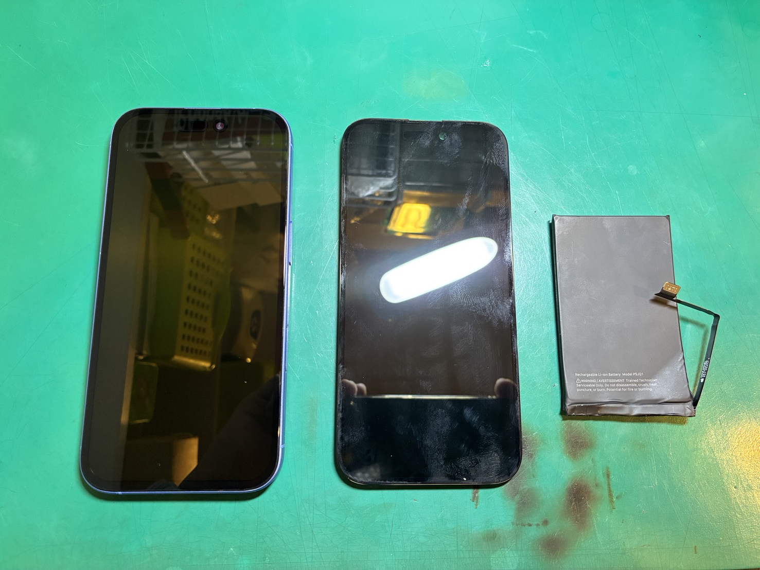 iPhone16(アイフォン)起動不可、、、画面交換とバッテリー交換で無事改善！！【iPhone修理工房調布パルコ店】