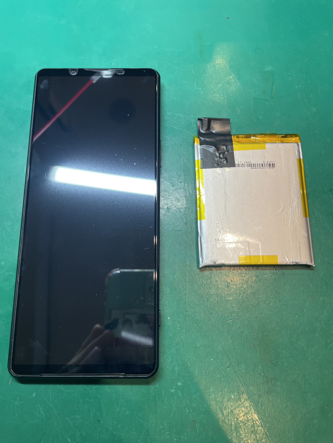 充電はまだあるのにすぐ切れる！？Xperia 1 Ⅲのバッテリー交換修理【スマホ修理工房ミーツ国分寺店】