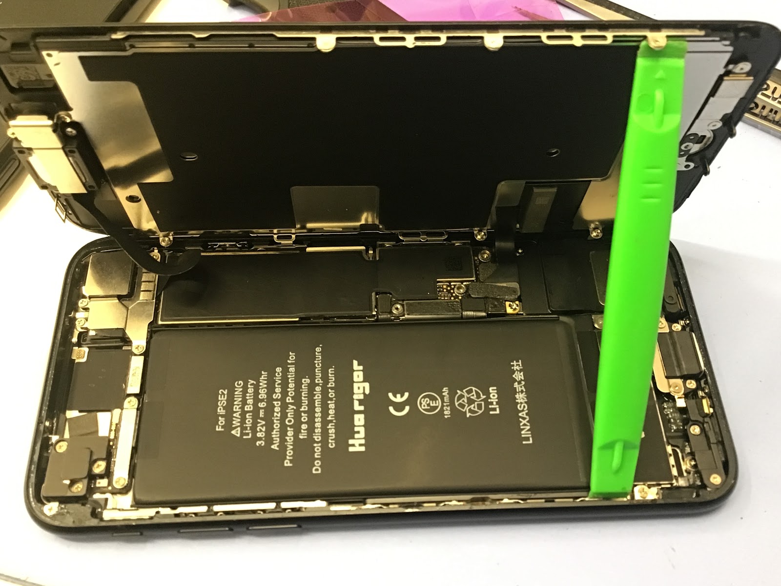 iPhoneSE2のバッテリー修理　データをそのまま・最短即日修理のスマホ修理工房八王子オクトーレ店にご相談ください！