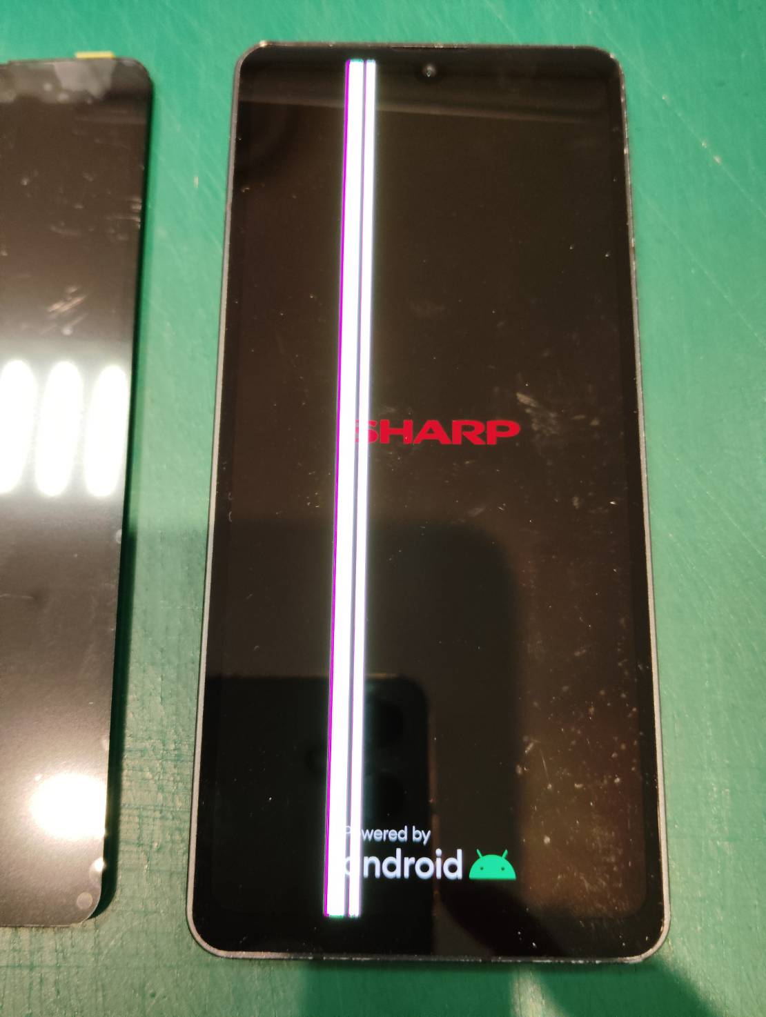 【AQUOS Sense7】 画面に白線が出るようになった！直せるの？　-スマホ修理工房浦和パルコ店-