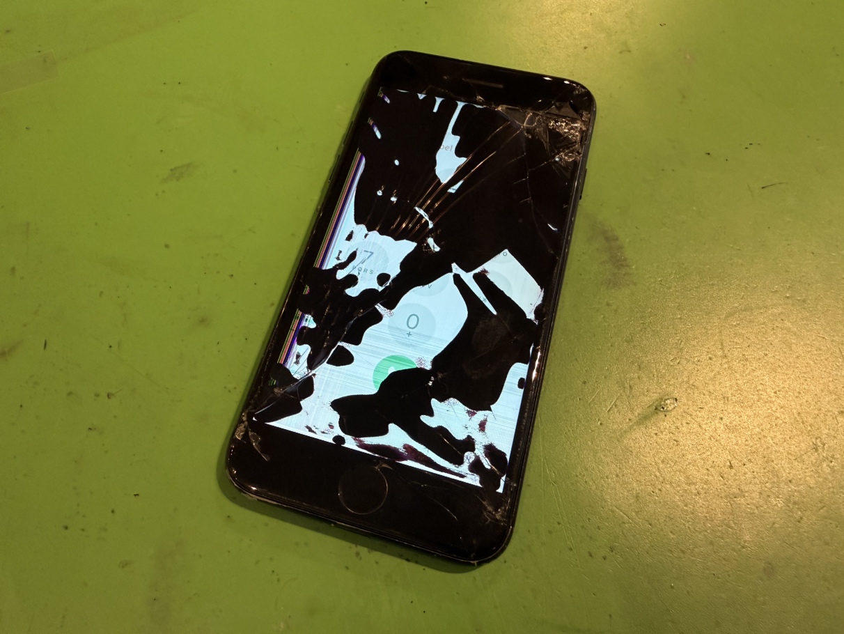 iPhone SE2の画面交換も即日対応可能です！【関内】