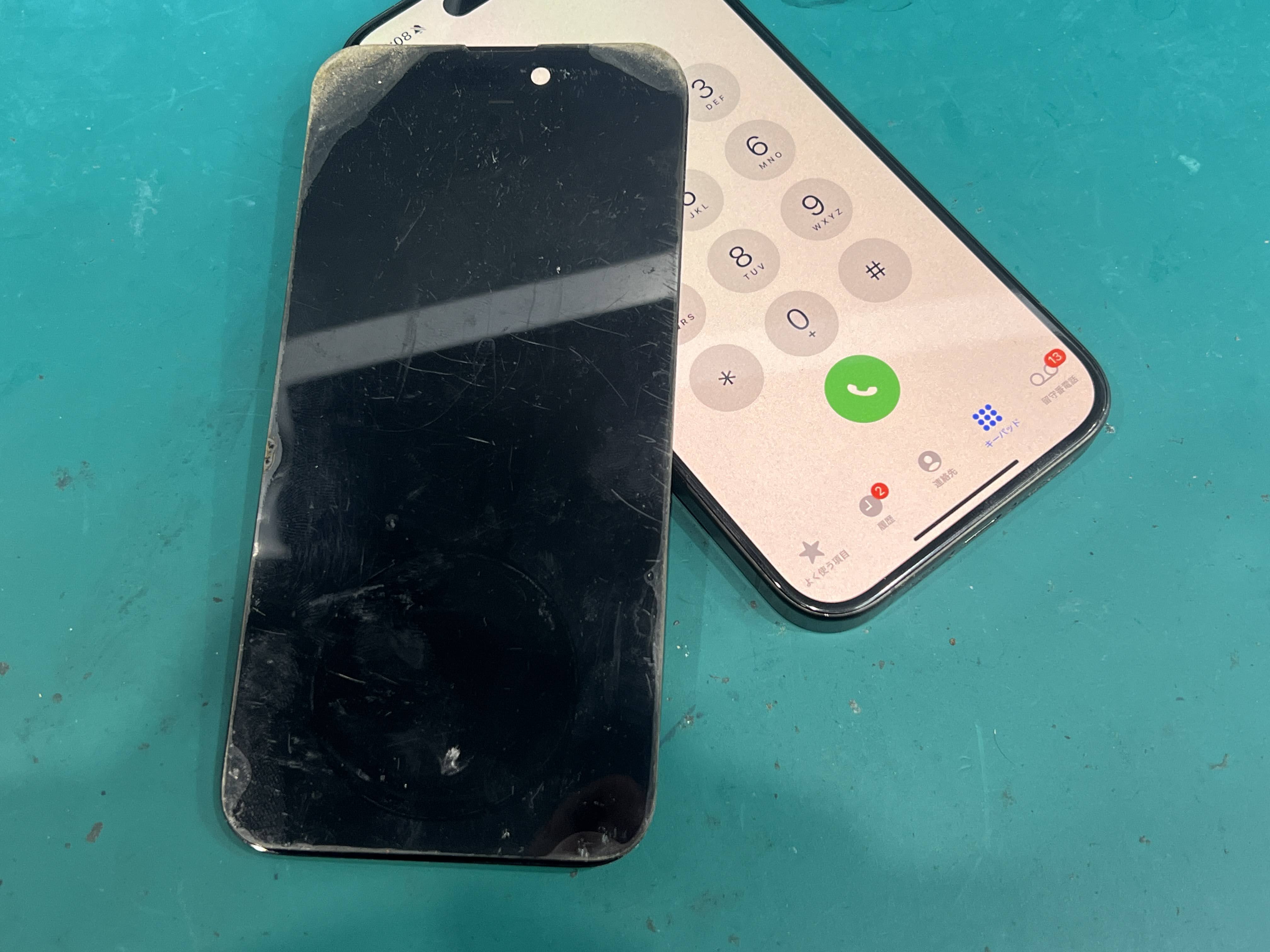 iPhone15Pro（アイフォン）画面に縦線が増える液晶不良を修理！