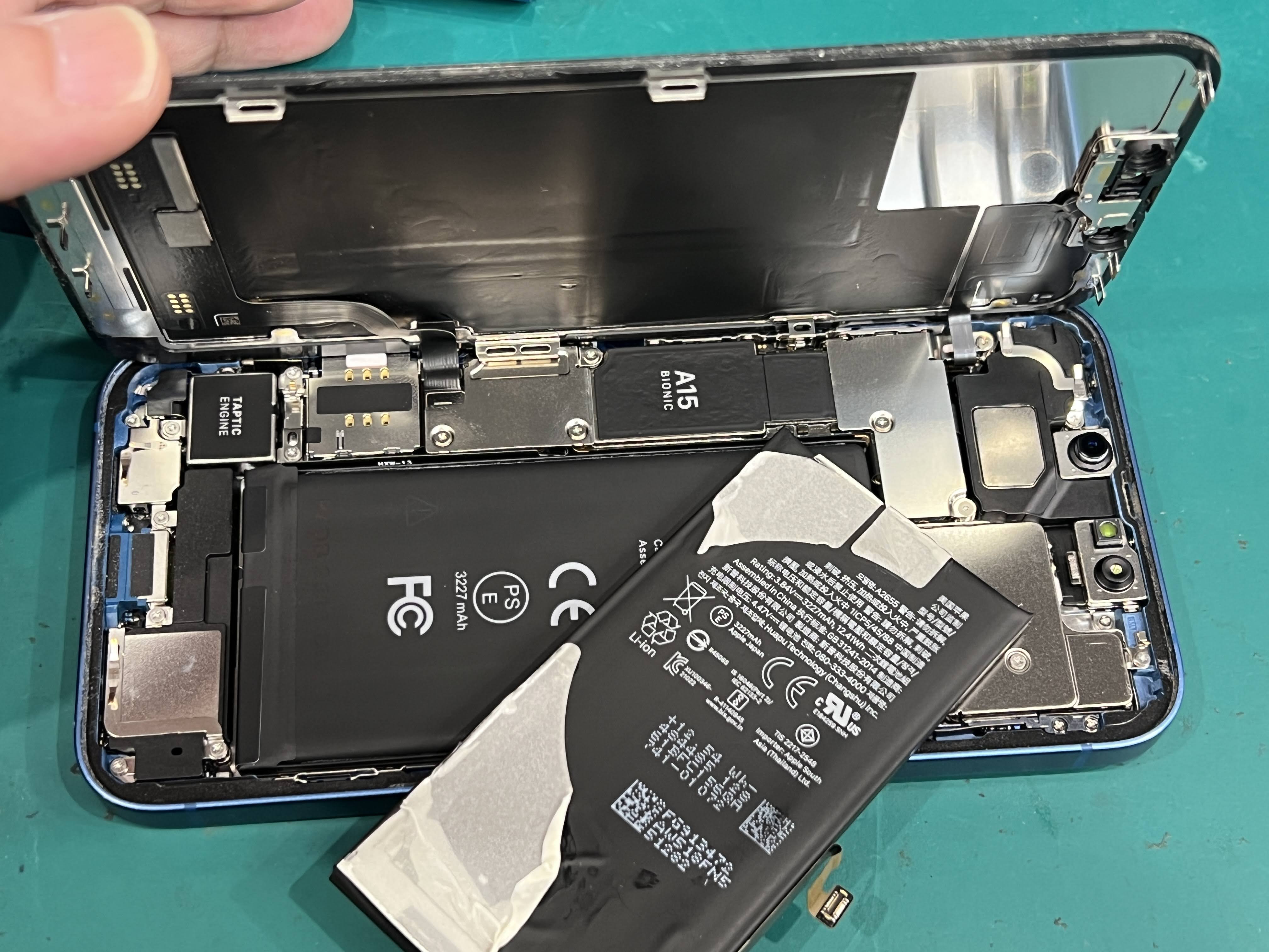 iPhone13（アイフォン）バッテリーの減りが早い症状を改善！バッテリー交換修理で電池持ちが回復！