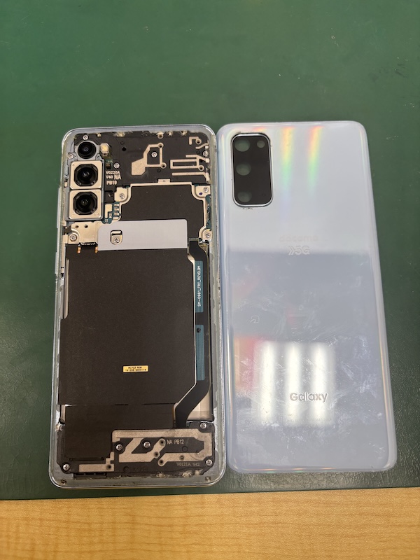 GalaxyS20　2回目のバッテリー膨張でバックパネルが取れた、、、💦