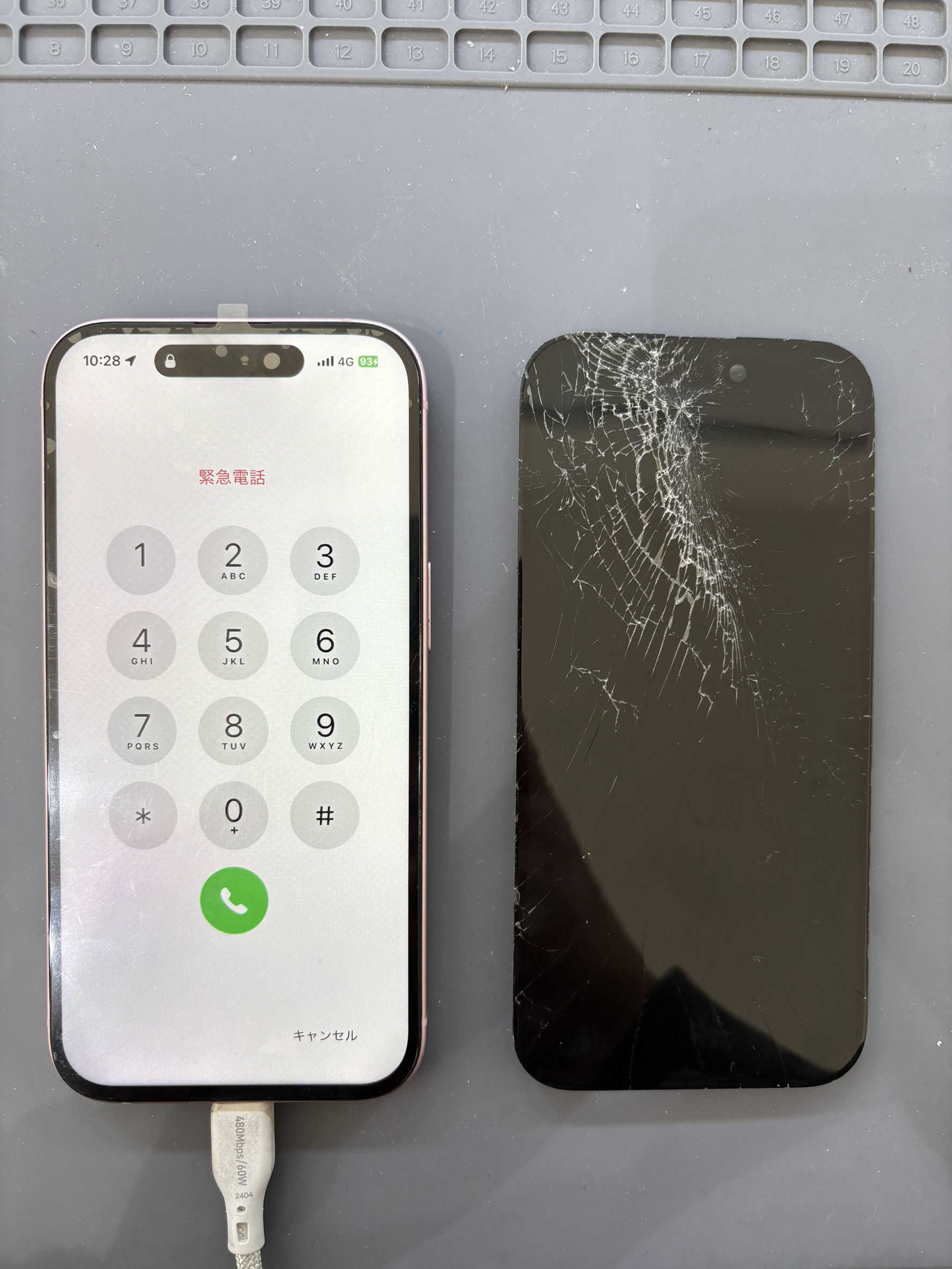 画面を踏んでしまいバキバキに割れてしまったiPhone15の液晶交換修理！【スマホ修理工房大和店】