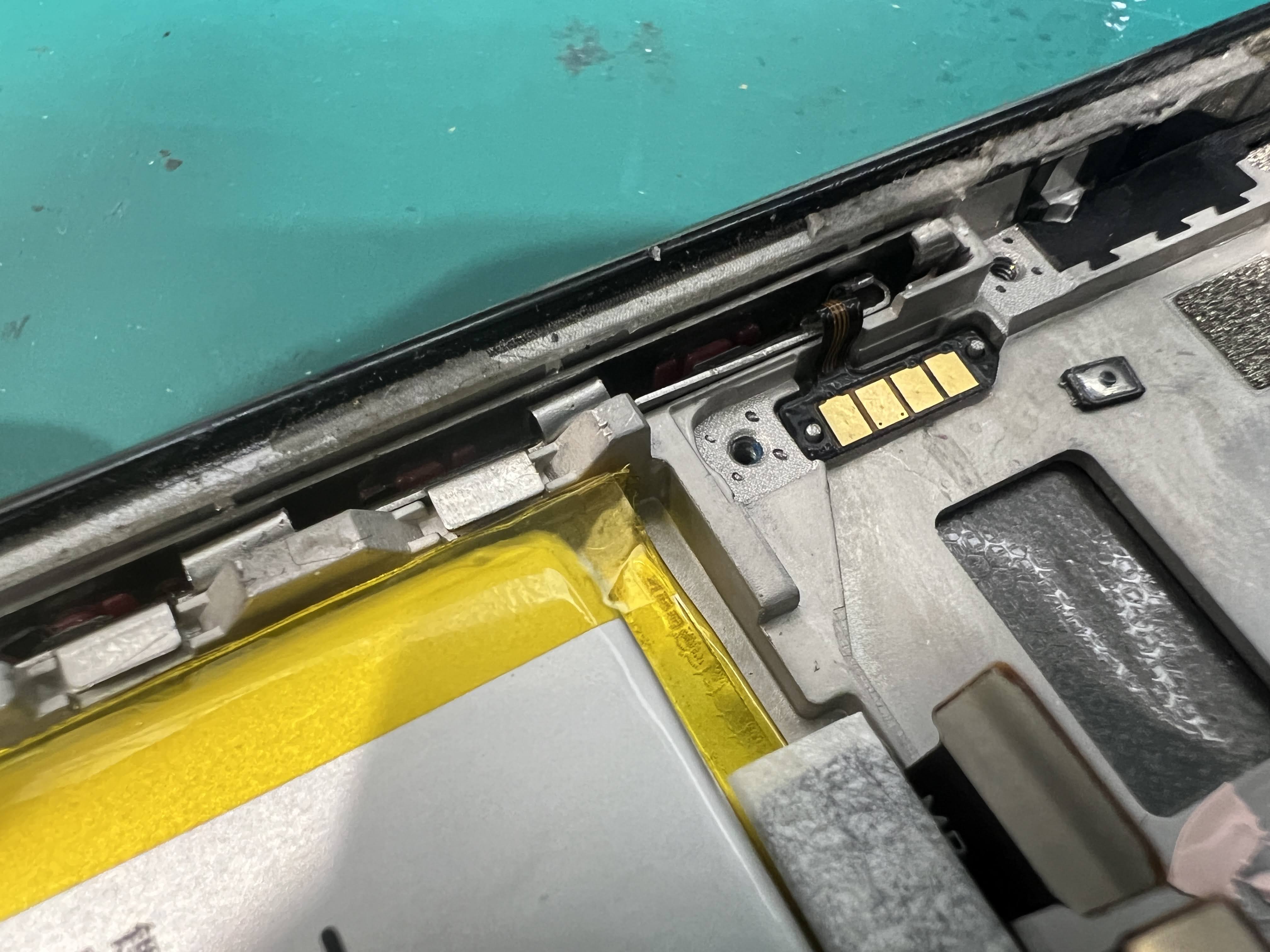 Libero5GⅢ ロゴループの原因は電源ボタン故障｜電源ボタン修理で復旧しました