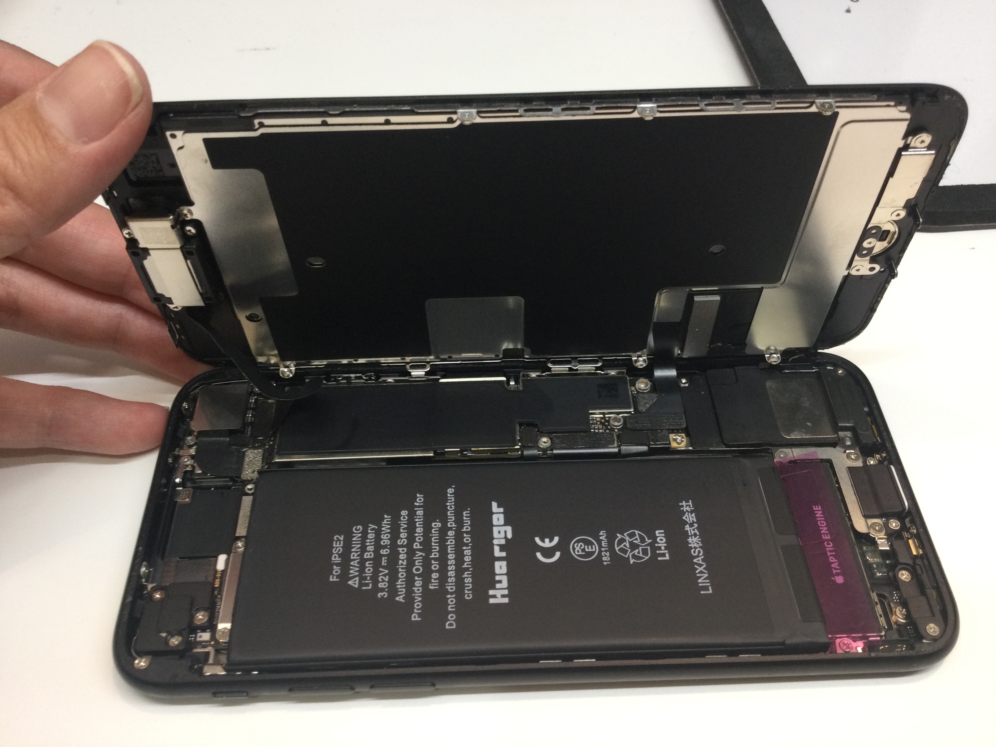 iPhoneSE2のバッテリー交換は、データそのまま・即日修理のスマホ修理工房京王聖蹟桜ヶ丘ショッピングセンターB館店へ！