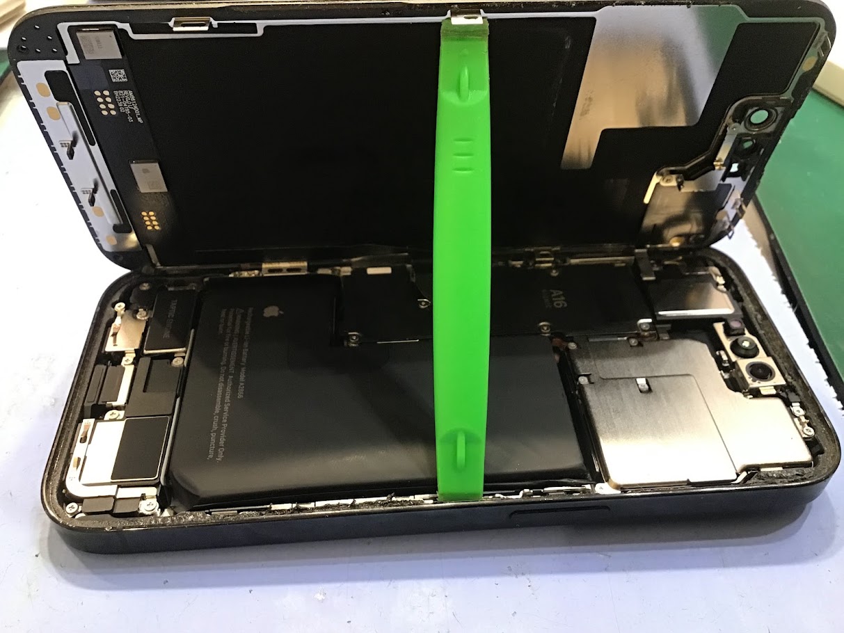 iPhone14Proならデータそのまま修理可能なスマホ修理工房西八王子店へ！