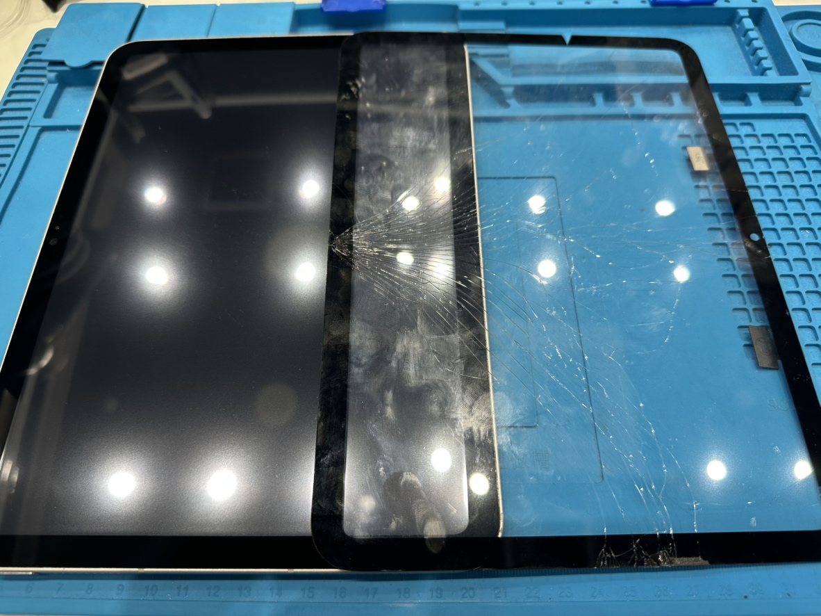 iPad 第10世代（アイパッド）の画面割れはスマホ修理工房イオンモール福岡店で即日修理可能です！