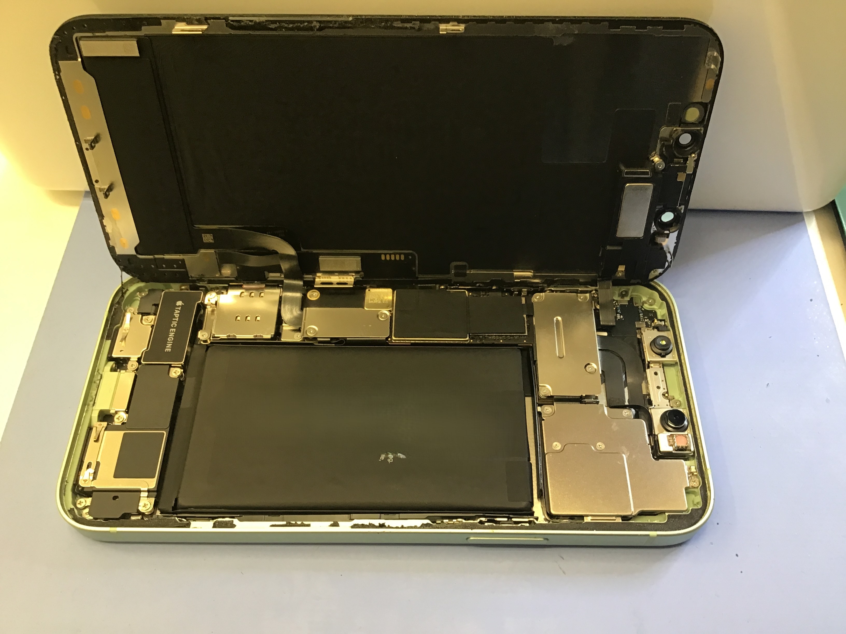 iPhone12修理　データをそのまま・最短即日修理のスマホ修理工房八王子オクトーレ店にご相談ください！