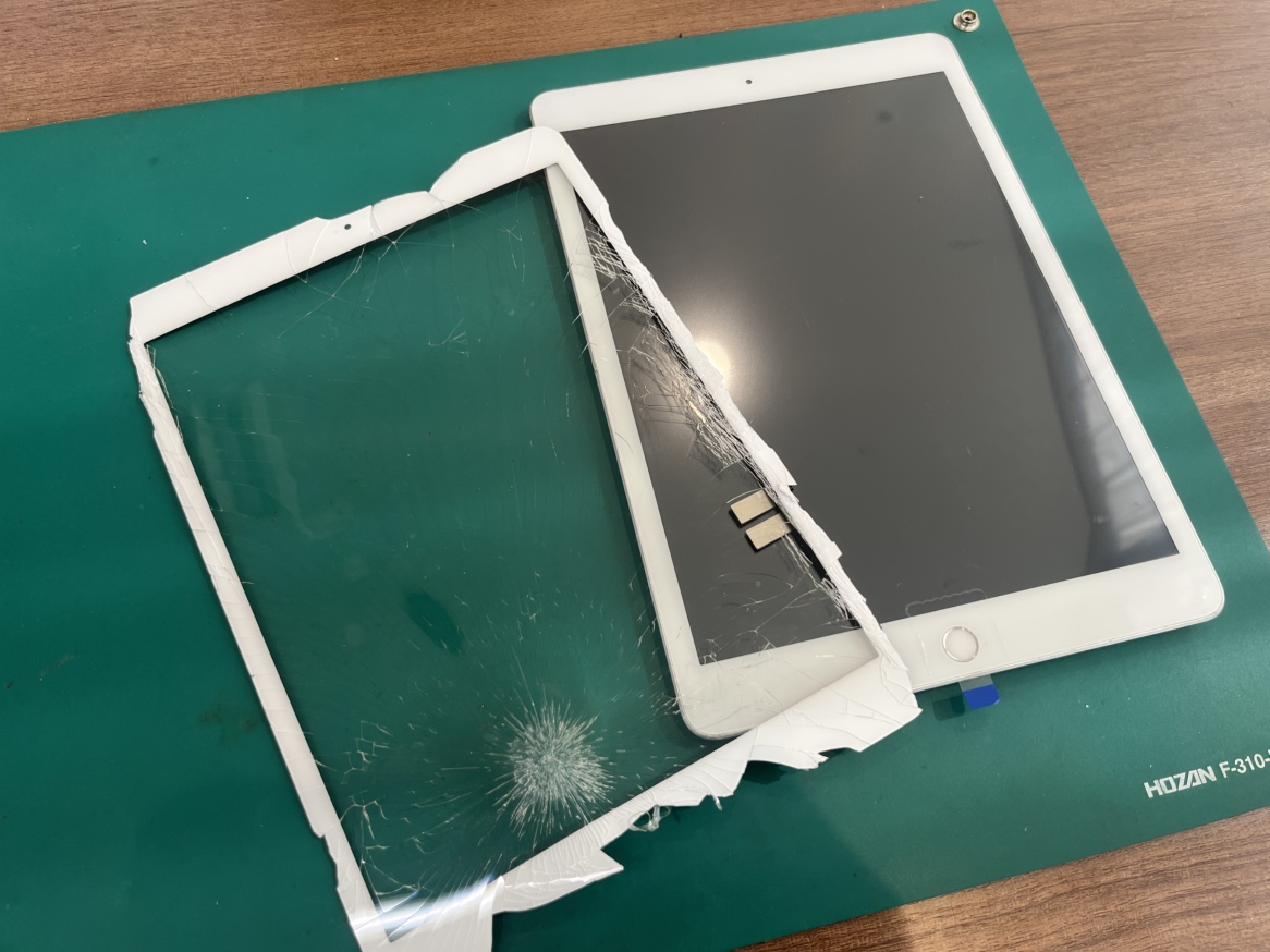 iPad 第8世代の画面割れ修理！