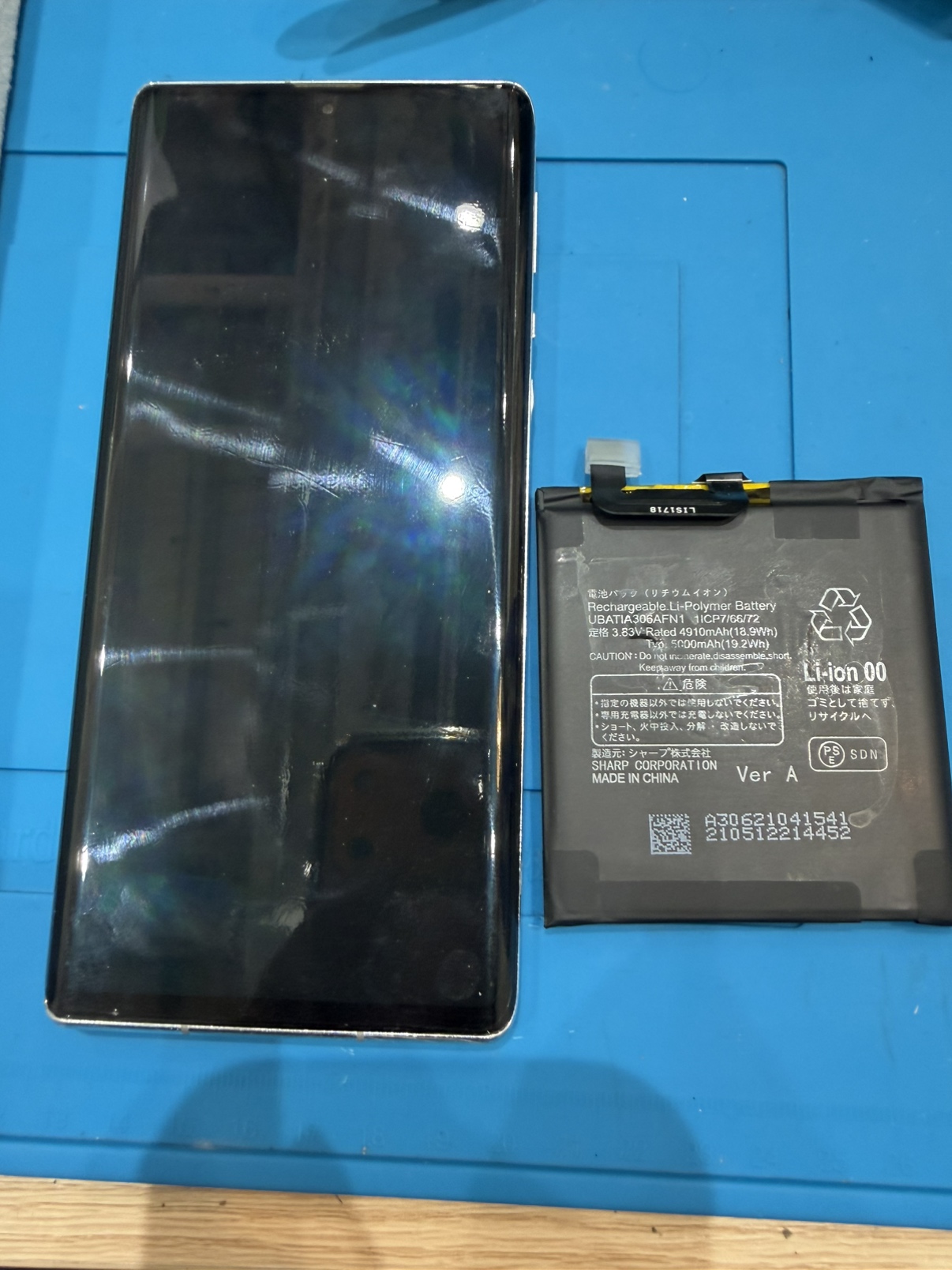 AQUOS R6のバッテリー交換は最短1時間でのお渡しが可能です！【スマホ修理工房 池袋P'パルコ店】