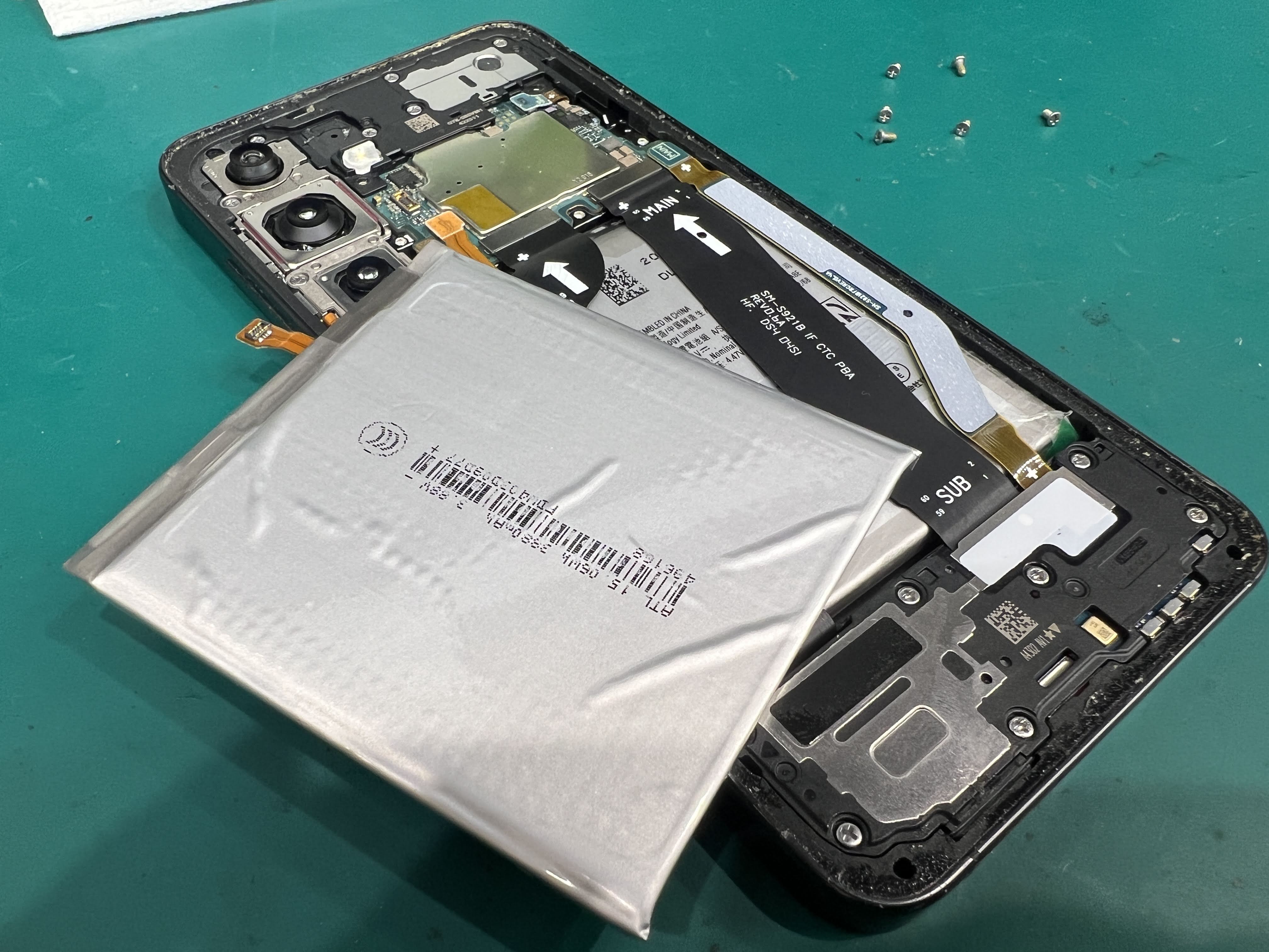 GalaxyS24 充電しても起動しない症状を修理｜バッテリー交換で復旧可能