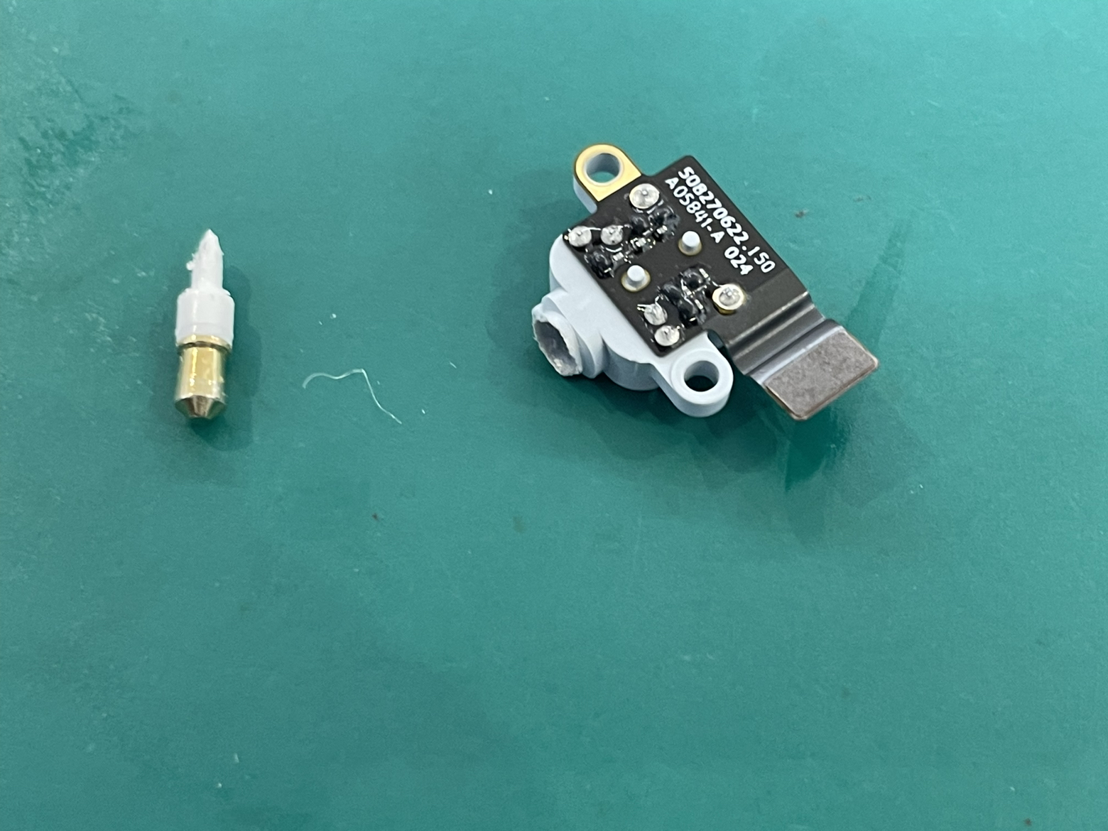 【堀ノ内】MacBook Airのイヤホンジャック折れ！異物除去で即日修理