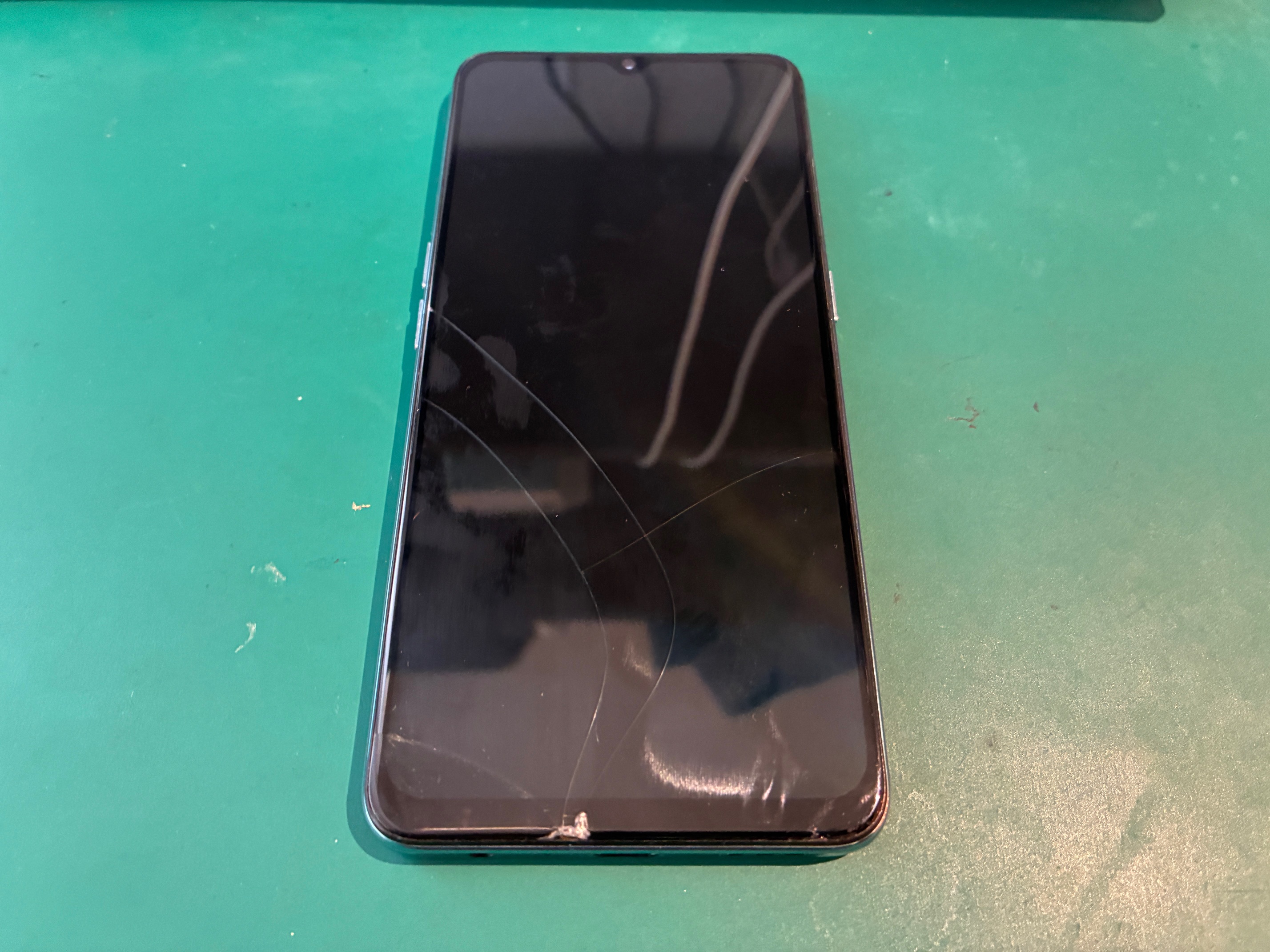 神戸市からお越しのお客様よりOPPO Reno3Aの画面交換をご依頼いただきました！