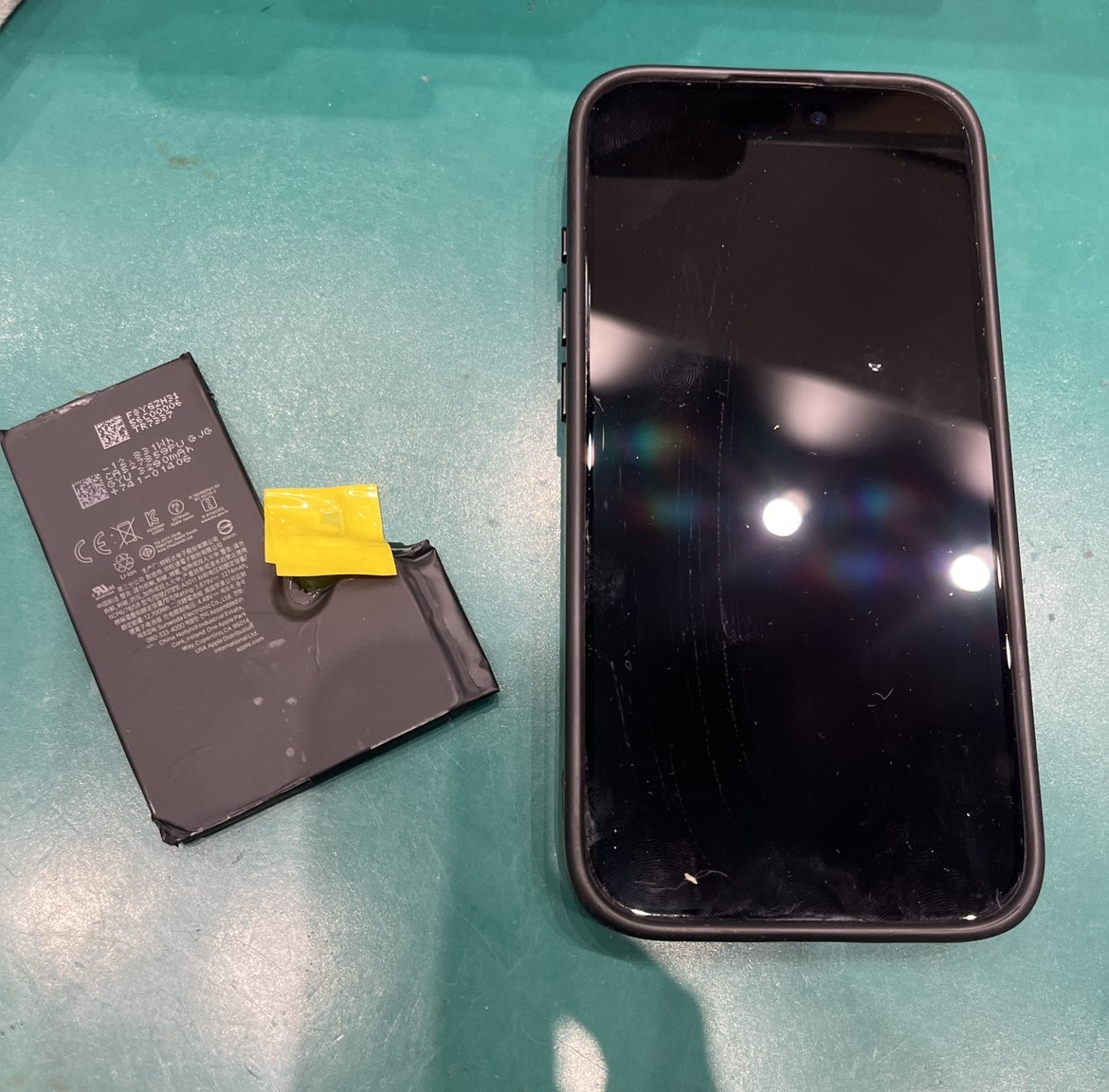 起動しないiPhone 15 Proをバッテリー交換で復旧｜スマホ修理工房 テラスモール湘南店