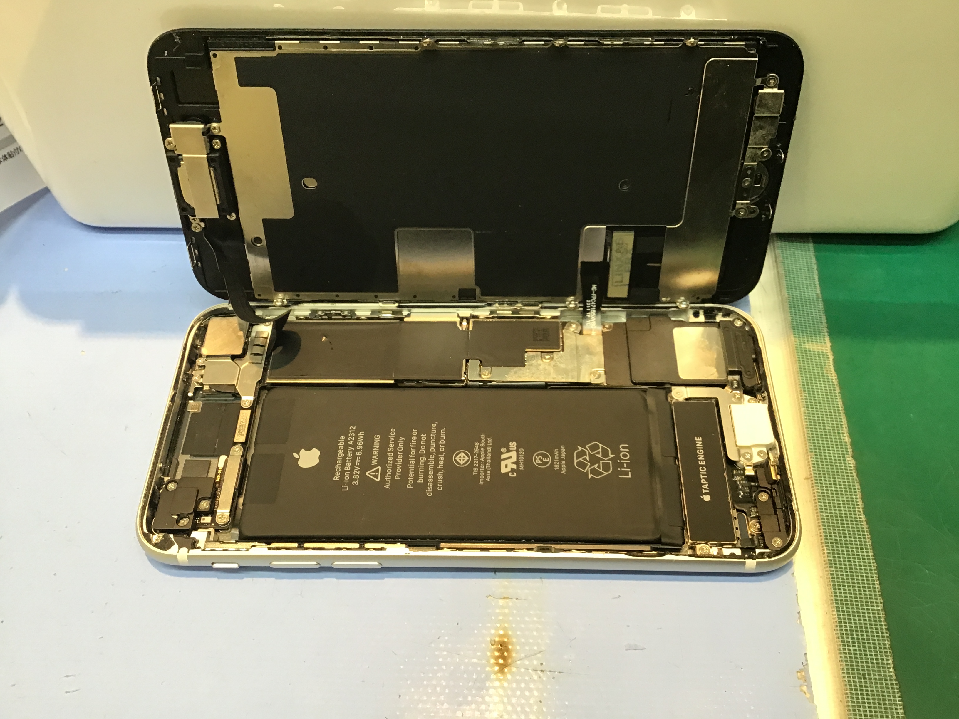 iPhoneSE2のバッテリー交換は、データそのまま・即日修理のスマホ修理工房京王聖蹟桜ヶ丘ショッピングセンターB館店へ！