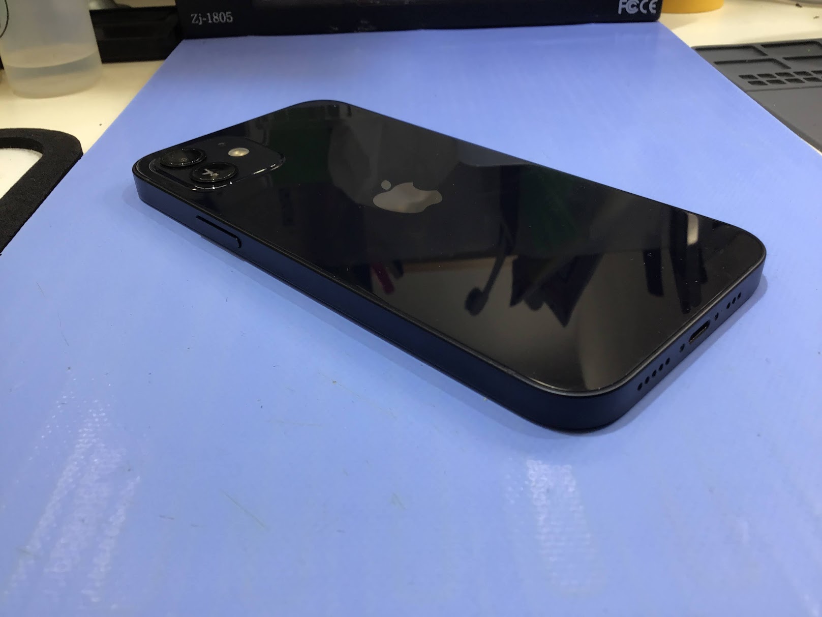 iPhone12のバッテリー交換ならデータそのまま修理可能なスマホ修理工房橋本駅店へ！