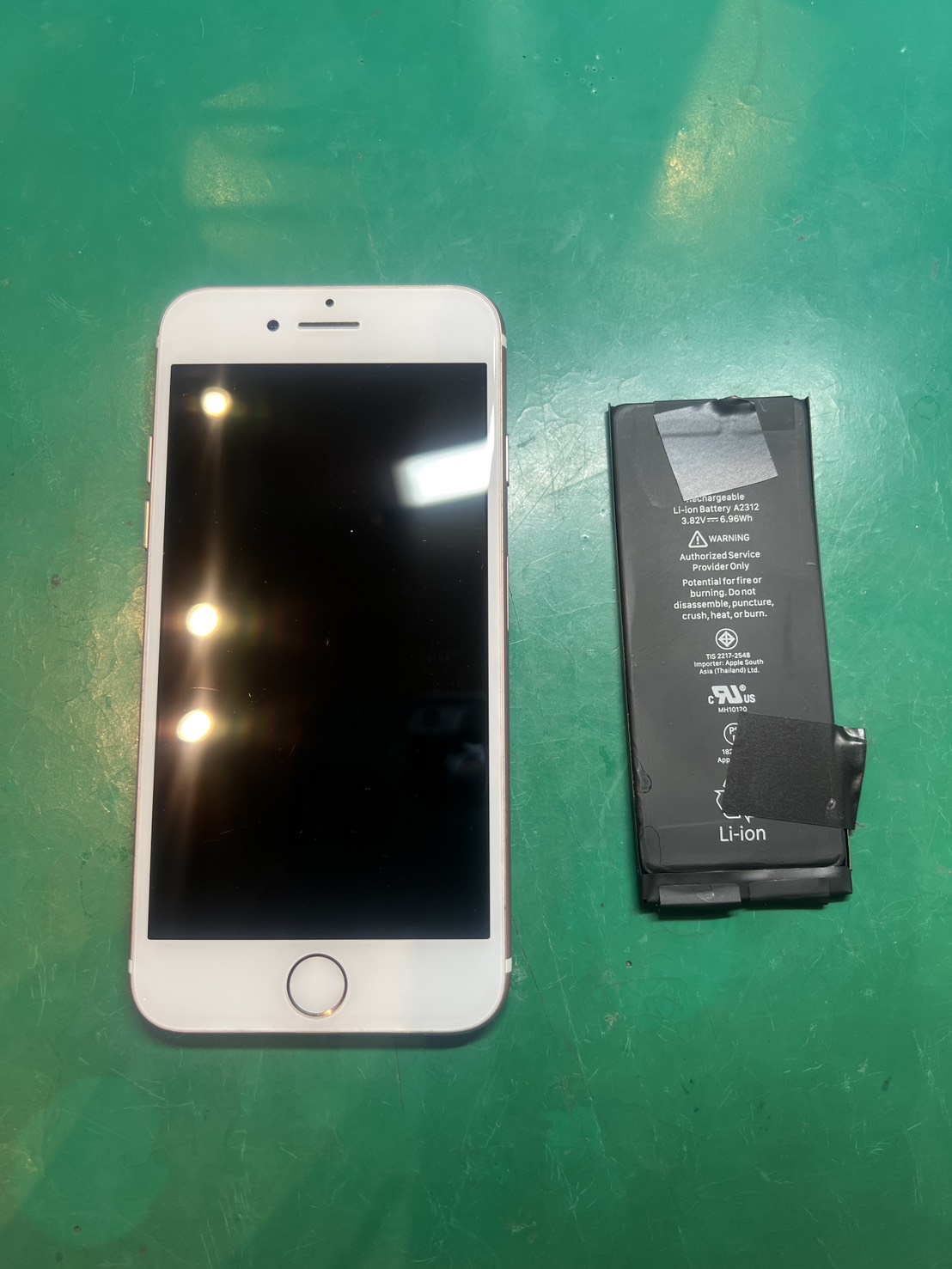 一切起動しない！iPhone7バッテリー交換　【スマホ修理工房ミーツ国分寺店】