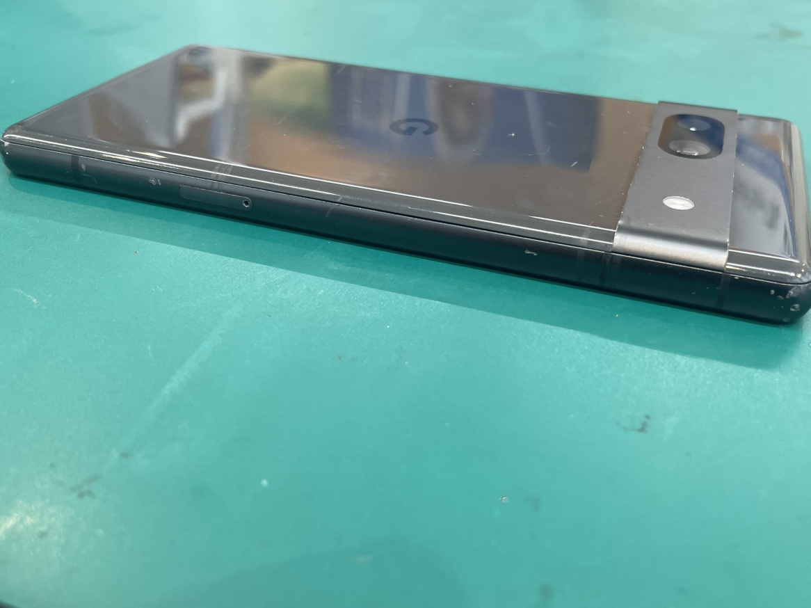 【田浦】Google Pixel 7aのバッテリー膨張！背面剥離と皮膜破れの危険な状態も即日修理