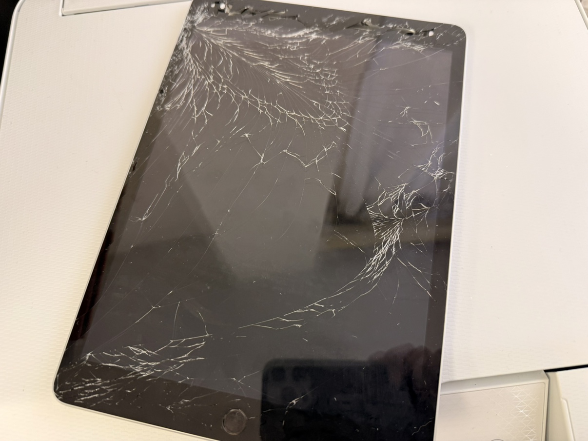 【中央林間店】iPad9ガラス割れ
