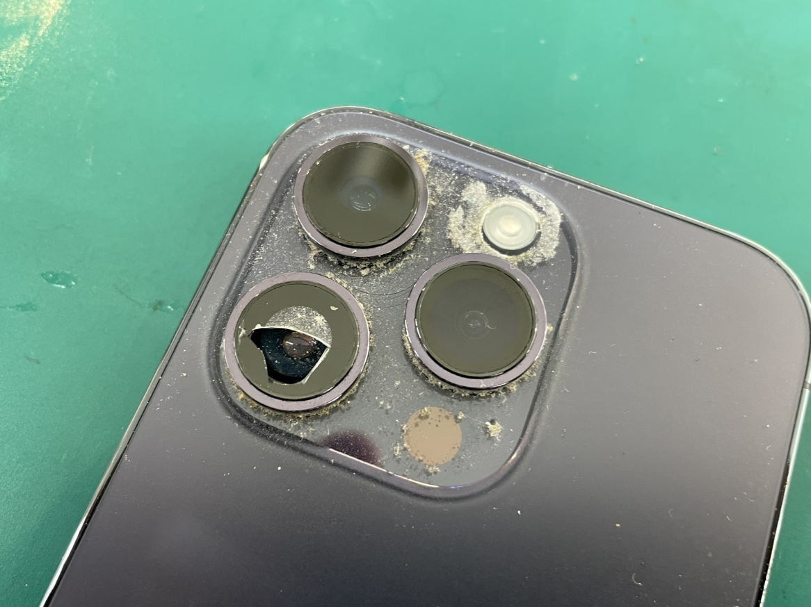 【久里浜】iPhone 14 Proのカメラレンズ割れ！即日修理で綺麗な写真が復活