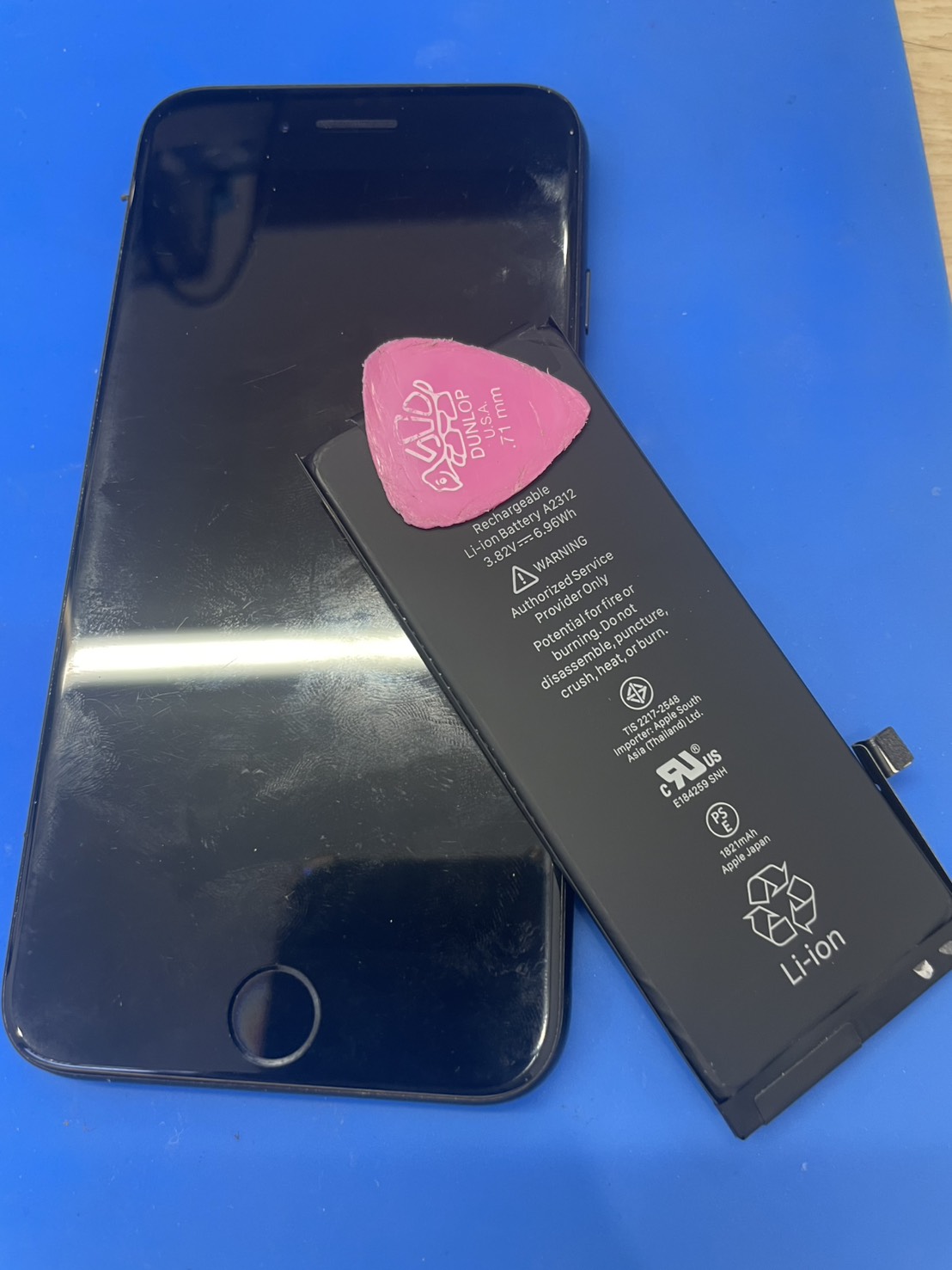 iPhoneSE2のバッテリー交換の修理を承りました