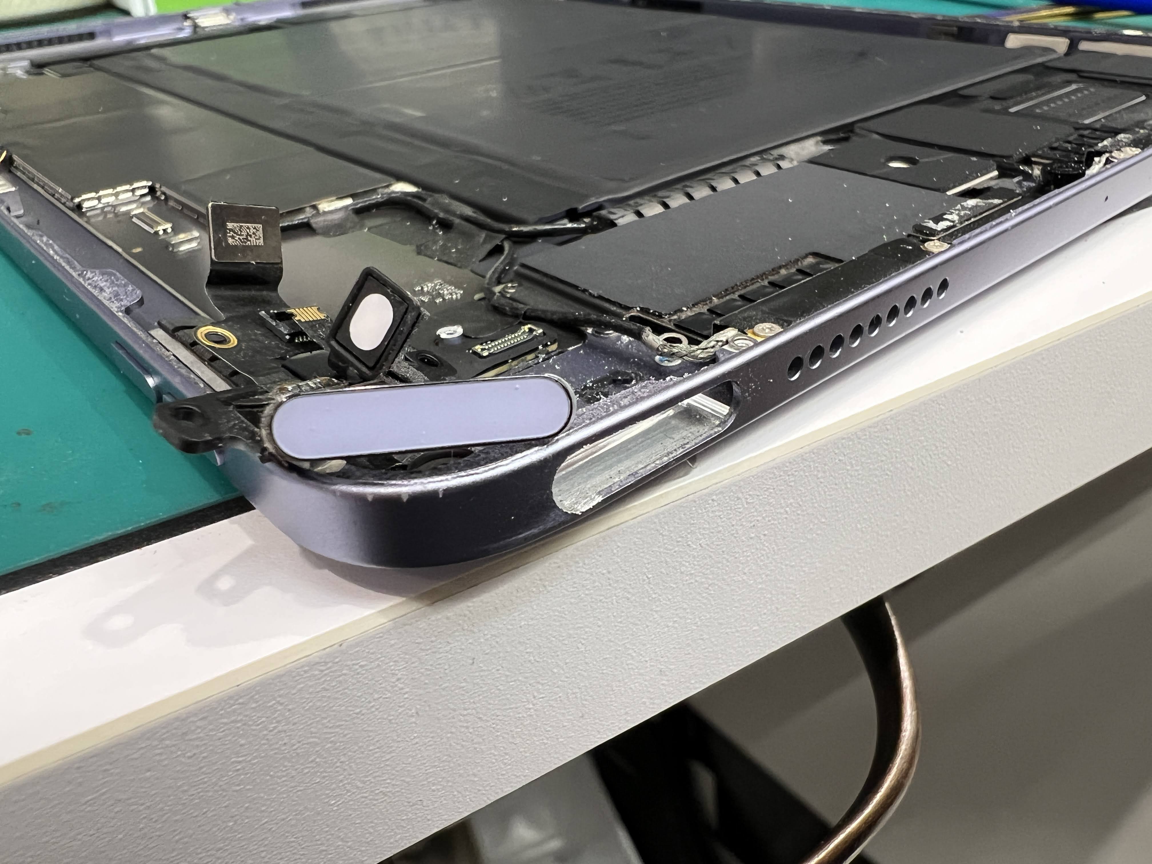 iPad Air5（アイパッド）電源ボタン陥没による起動不良の修理事例