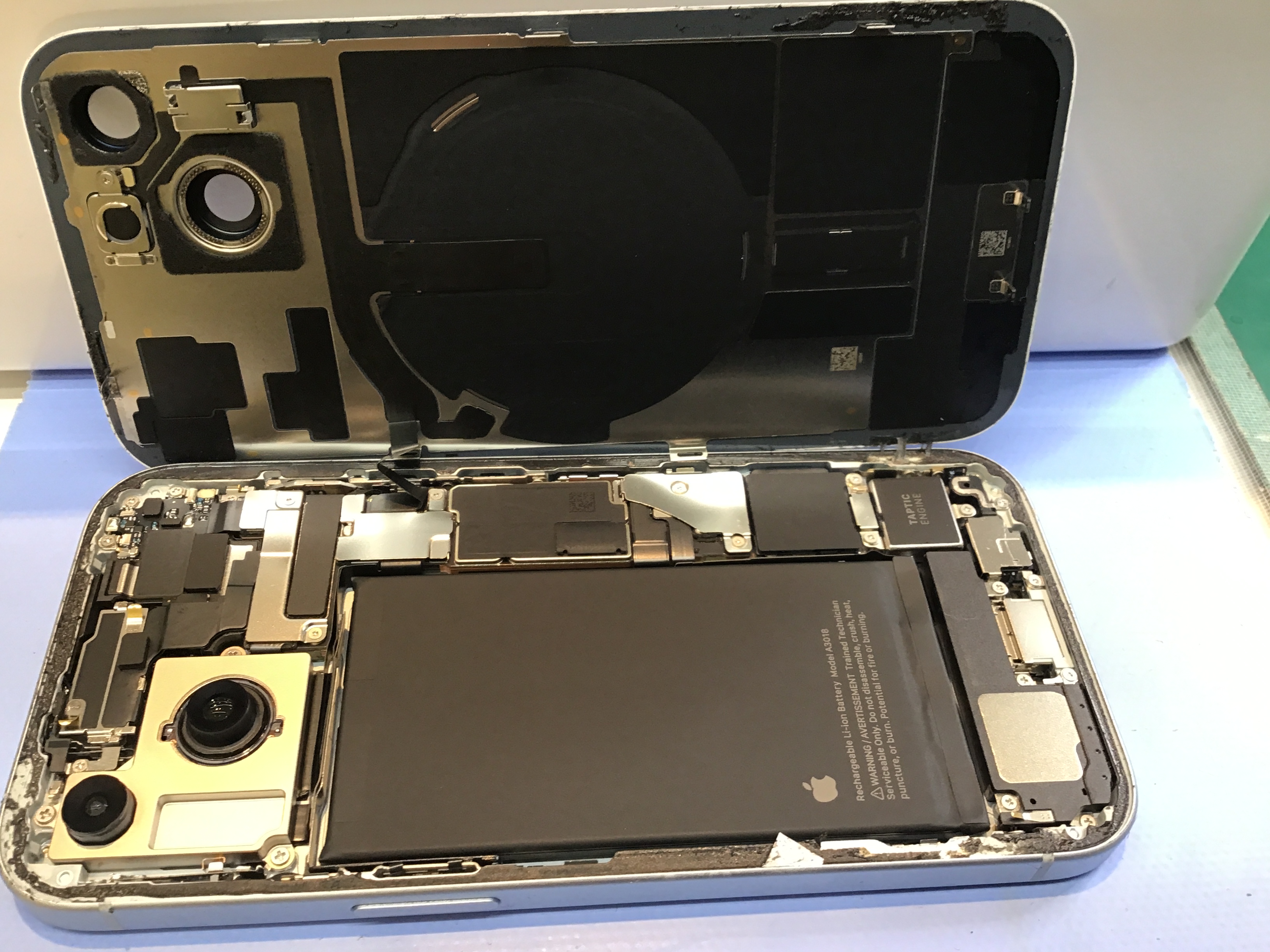 iPhone14のバッテリー交換は、データそのまま・即日修理のスマホ修理工房　町田モディ店へ！