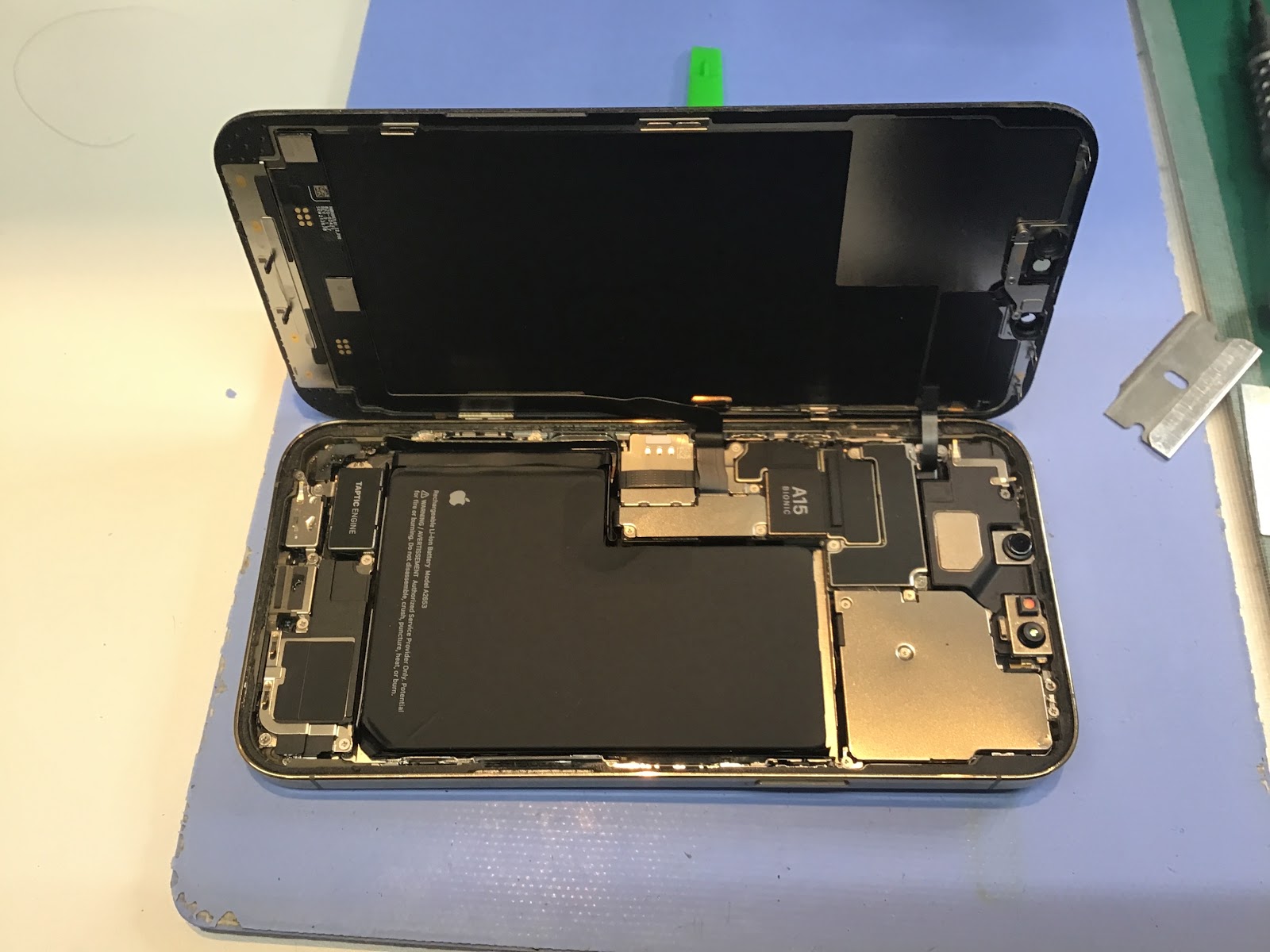 iPhone11ProMaxのバッテリー交換は、データそのまま・即日修理のスマホ修理工房　グランデュオ蒲田店へ！